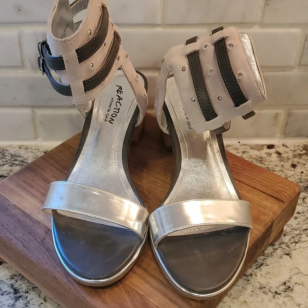 Women's Kenneth Cole Reaction Silver Sandals - Picture 1 of 8